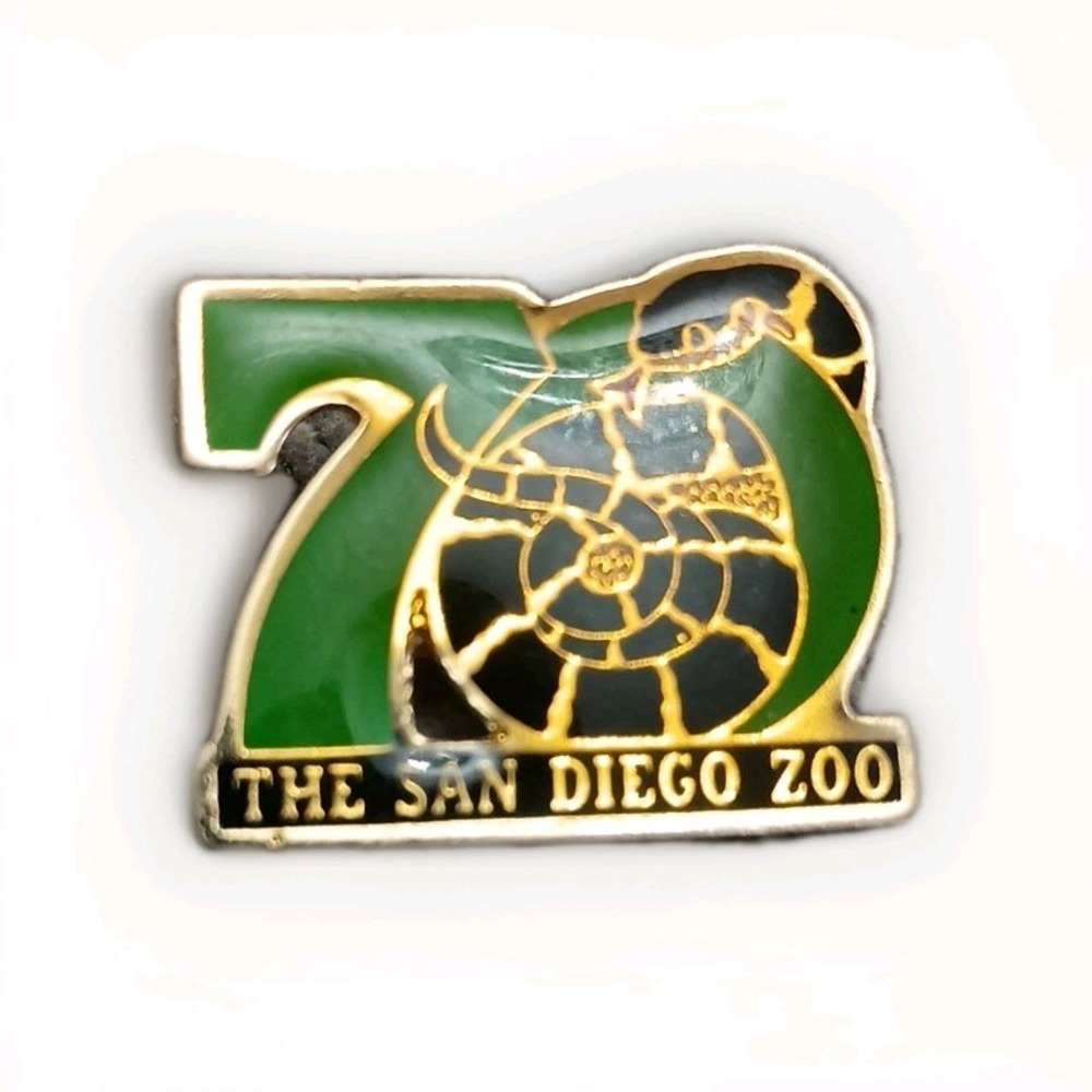 VTG San Diego Zoo 70 Year Anniversary Souvenir Lapel Pin 1916-1986 Green Gold